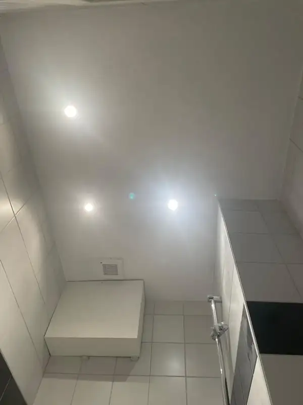 Gerenoveerd toilet na onderhoudswerk door Klusbedrijf Biever